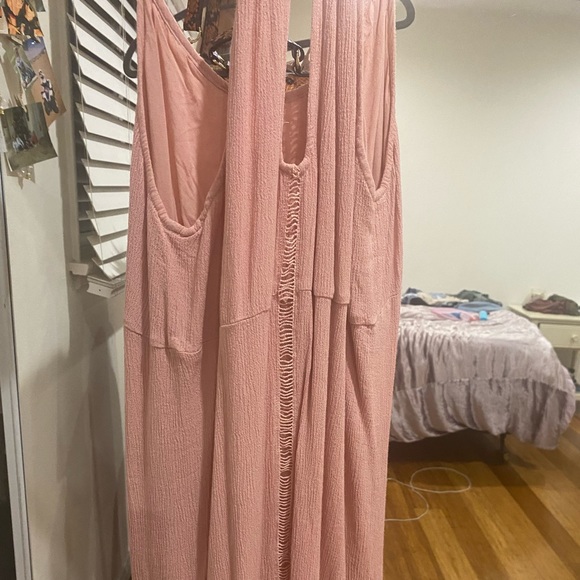 Light mauve pink dress with lace on bottom - Picture 2 of 3